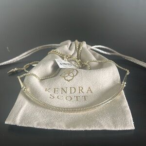 NWT - Kendra Scott Scottie necklace in gold.